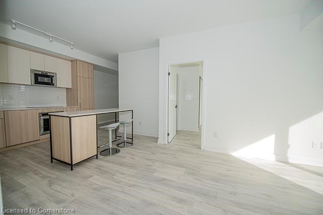 345-215 Lakeshore Road W Property Photo 5