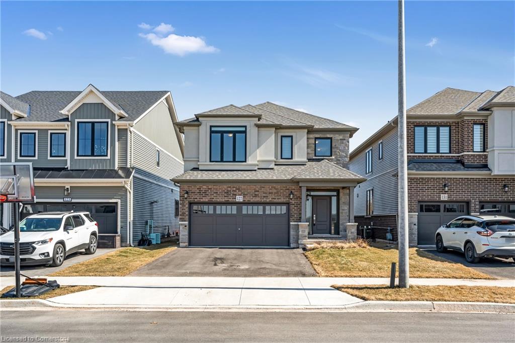 127 Starfire Crescent Property Photo 4