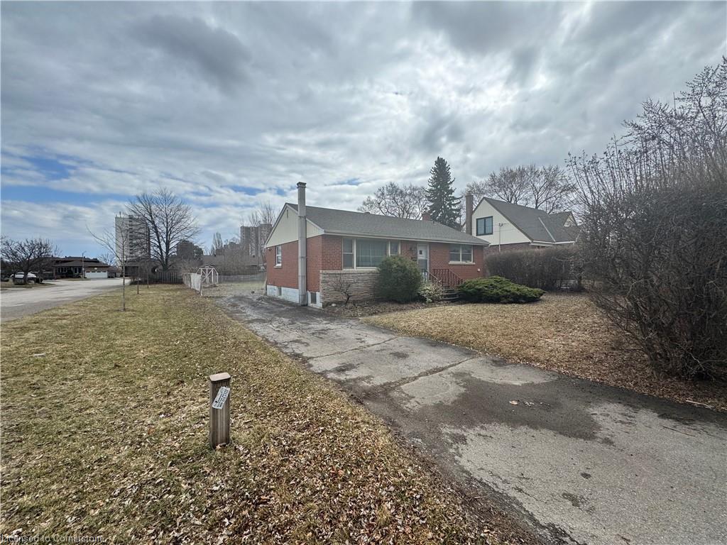 686 Wickens Avenue Property Photo