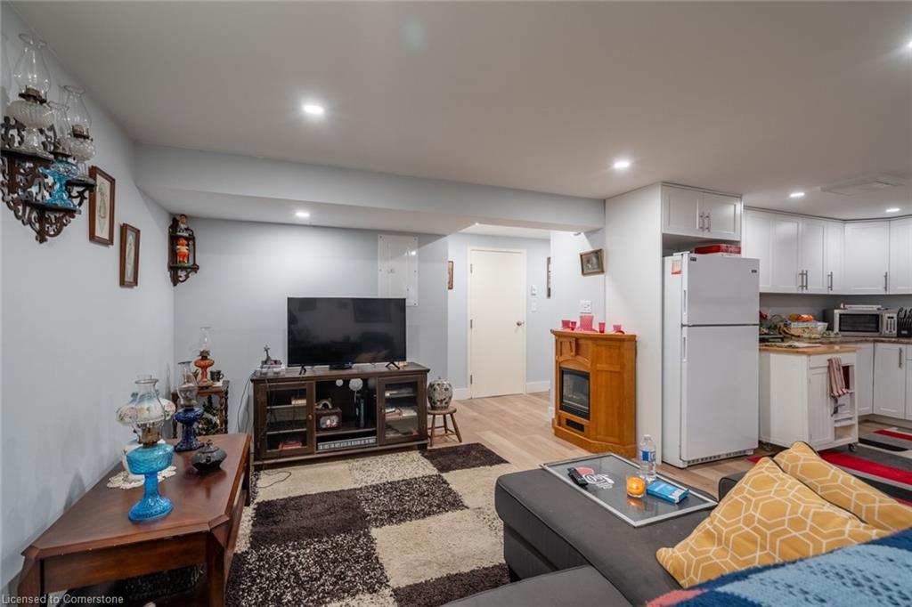 81 Hamilton Street N Property Photo 13