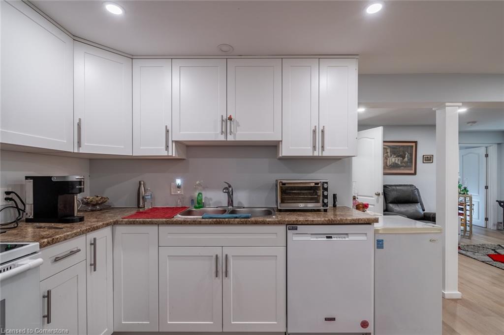 81 Hamilton Street N Property Photo 15