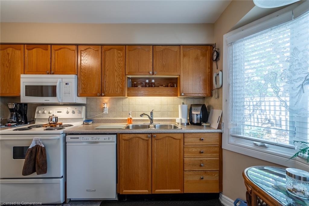 81 Hamilton Street N Property Photo 27