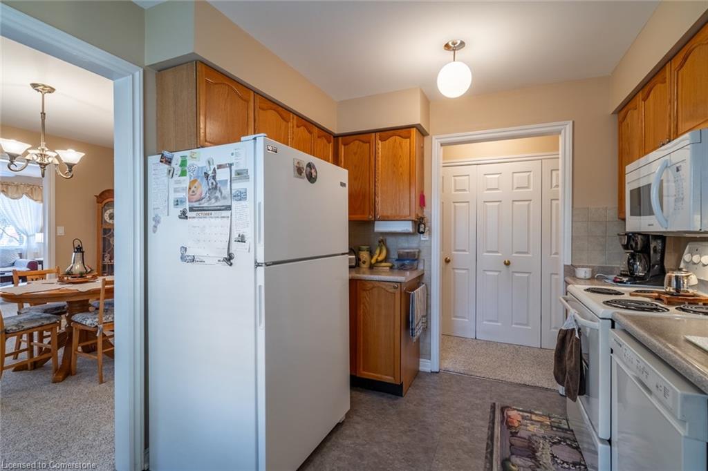 81 Hamilton Street N Property Photo 28