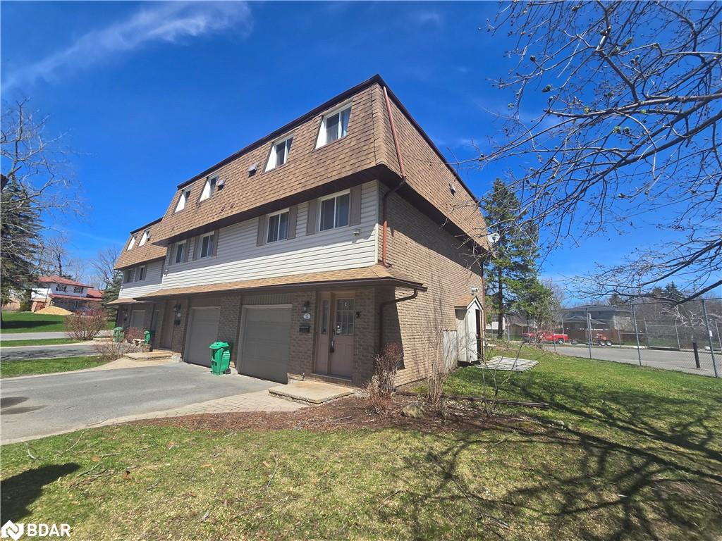 24-30 Champlain Crescent Property Photo 1