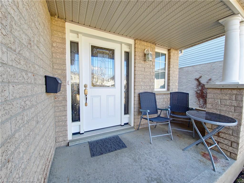 84 Foot Crescent Property Photo 3