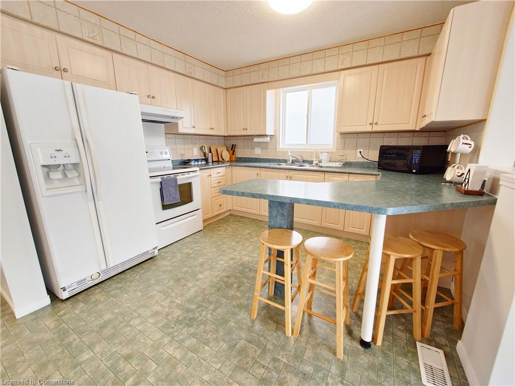 84 Foot Crescent Property Photo 10