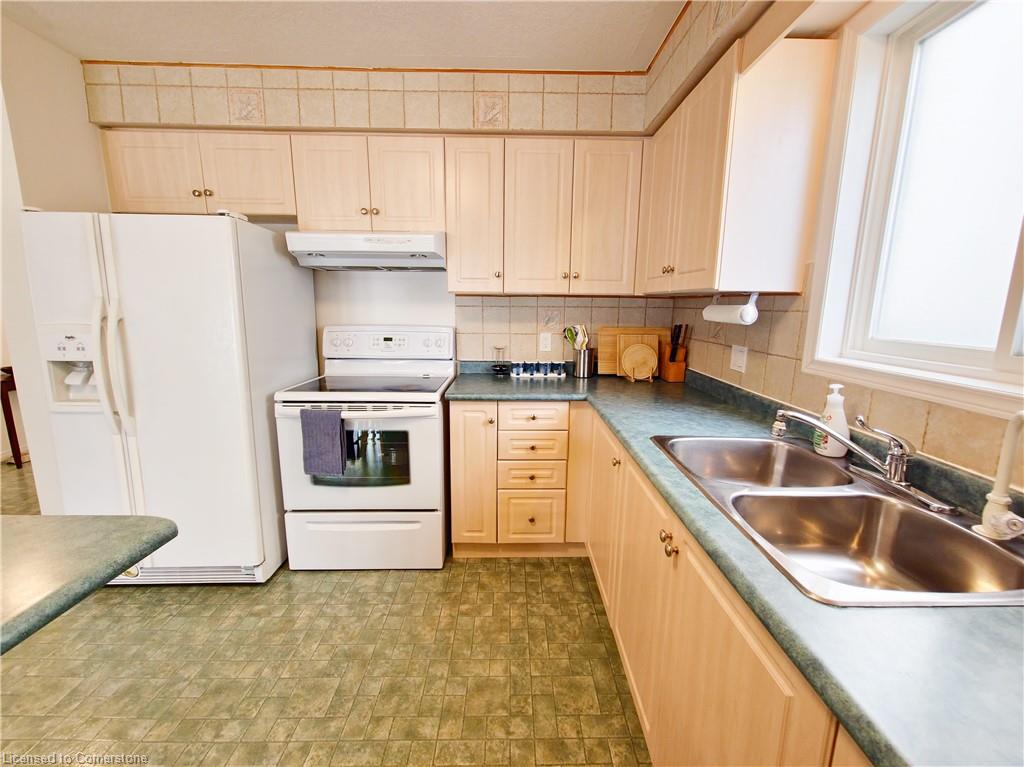 84 Foot Crescent Property Photo 11