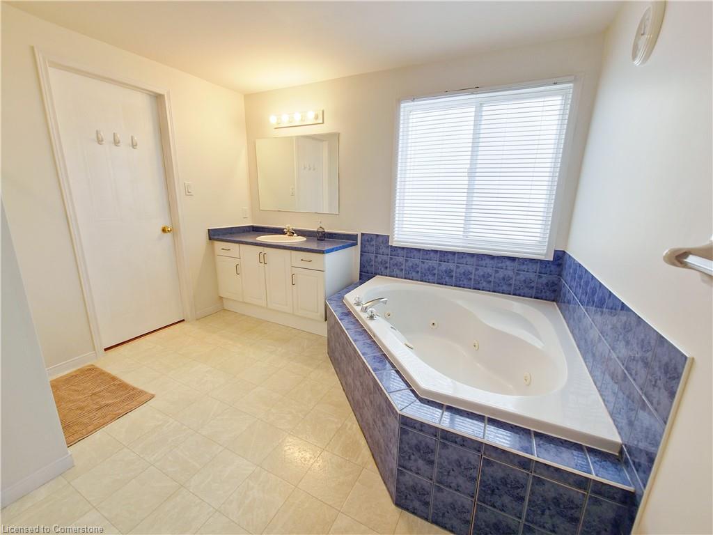 84 Foot Crescent Property Photo 22