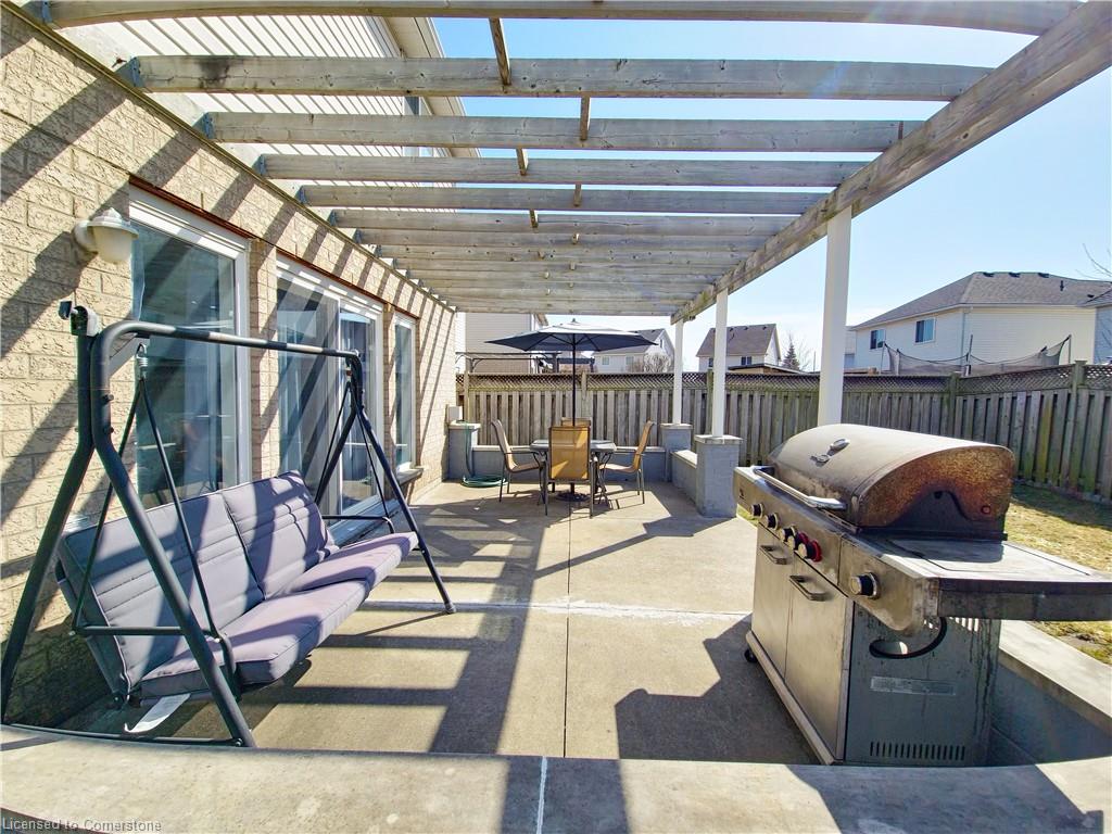 84 Foot Crescent Property Photo 39