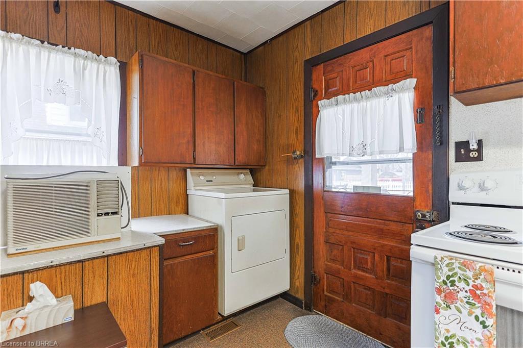 25 Dufferin Street Property Photo 11