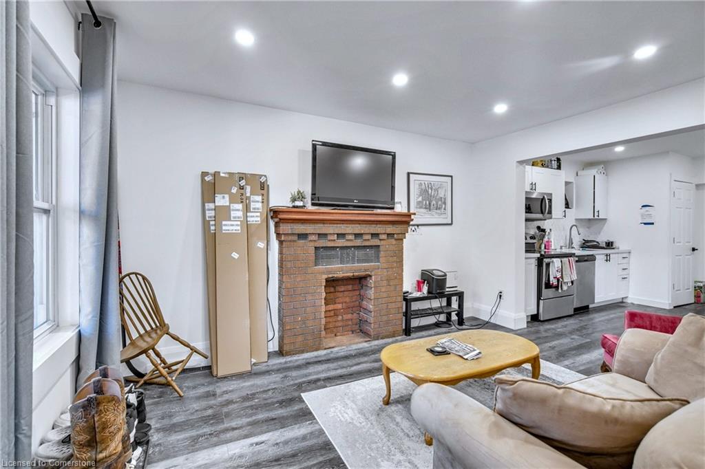 1161 King Street W Property Photo 4