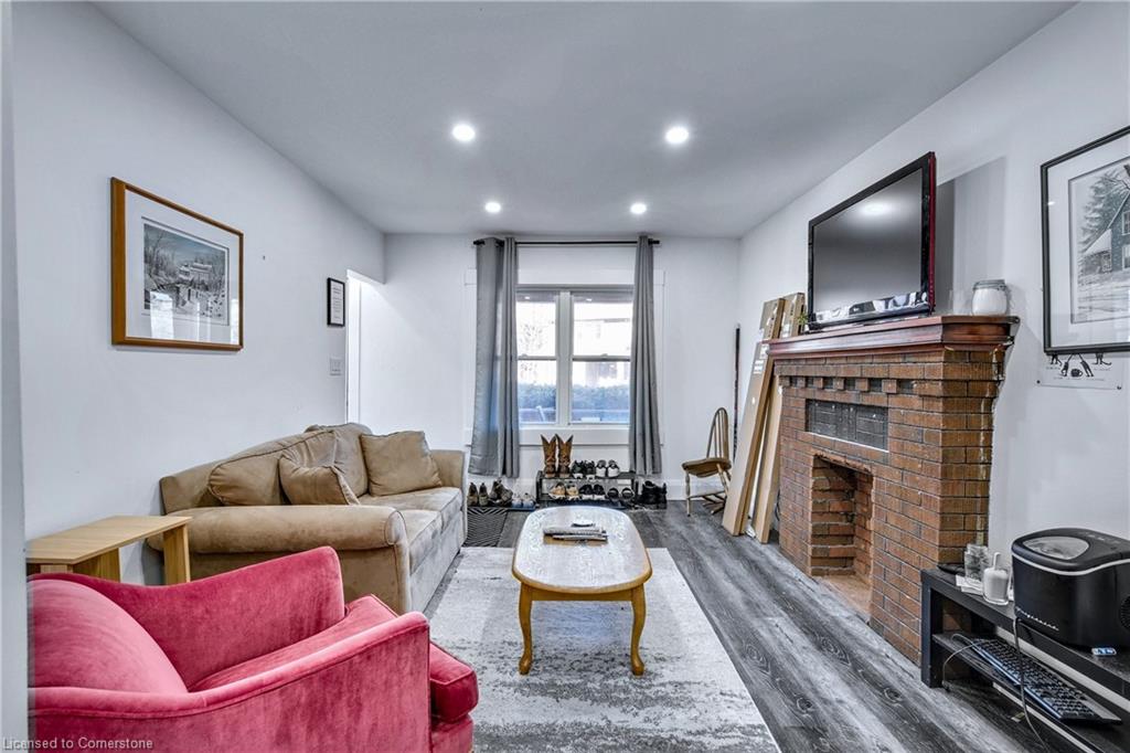 1161 King Street W Property Photo 6