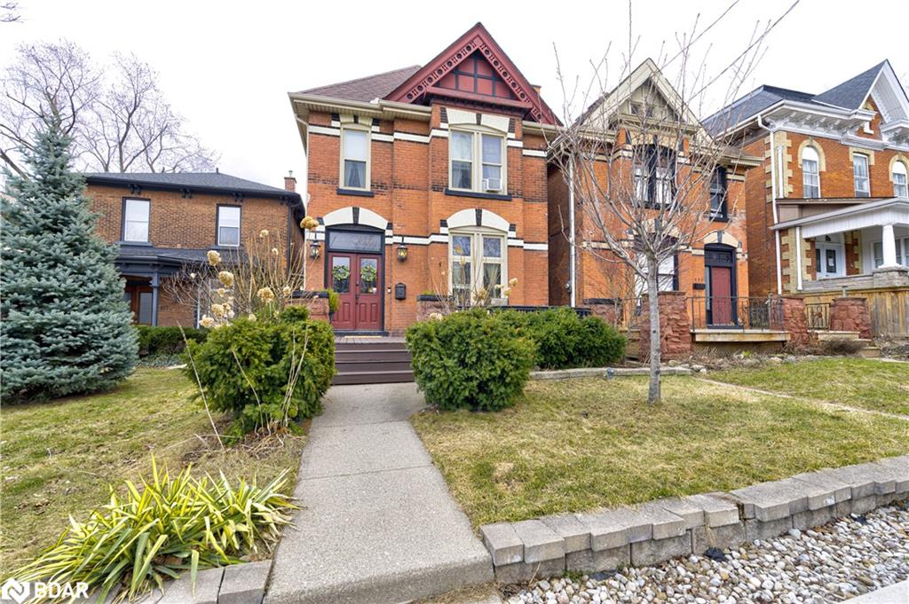 109 Victoria Avenue S Property Photo