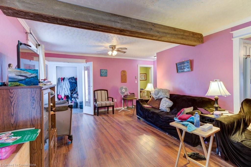 410 Queen Street S Property Photo 6