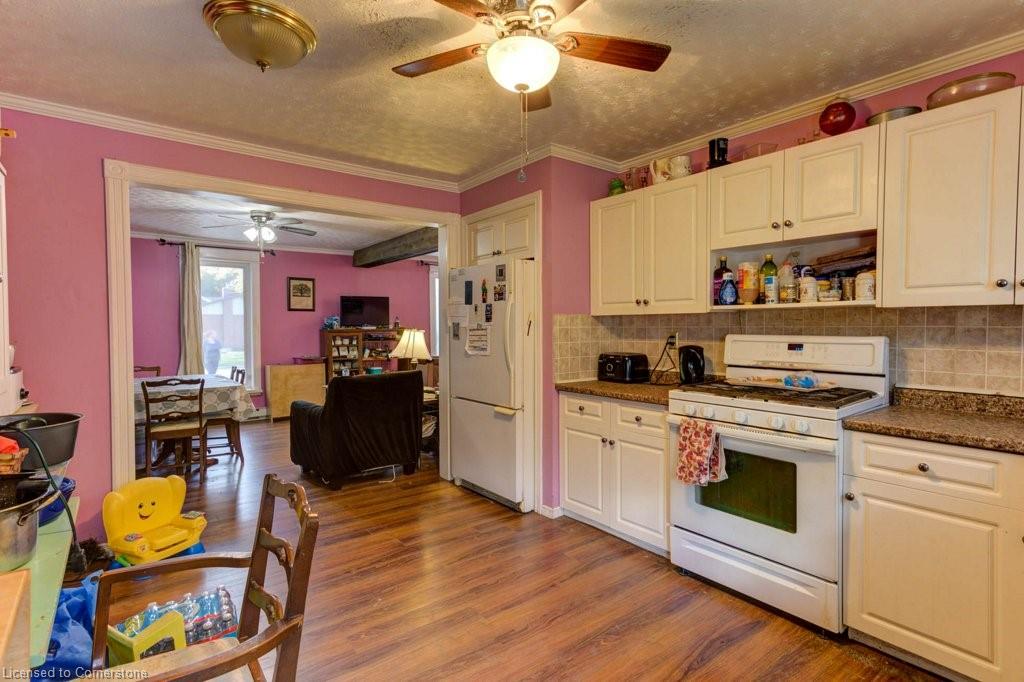 410 Queen Street S Property Photo 9