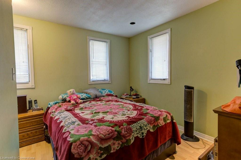 410 Queen Street S Property Photo 11