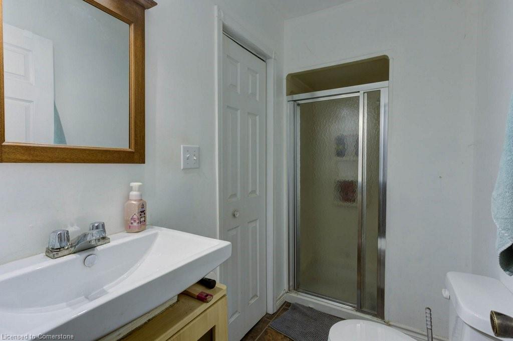 410 Queen Street S Property Photo 13