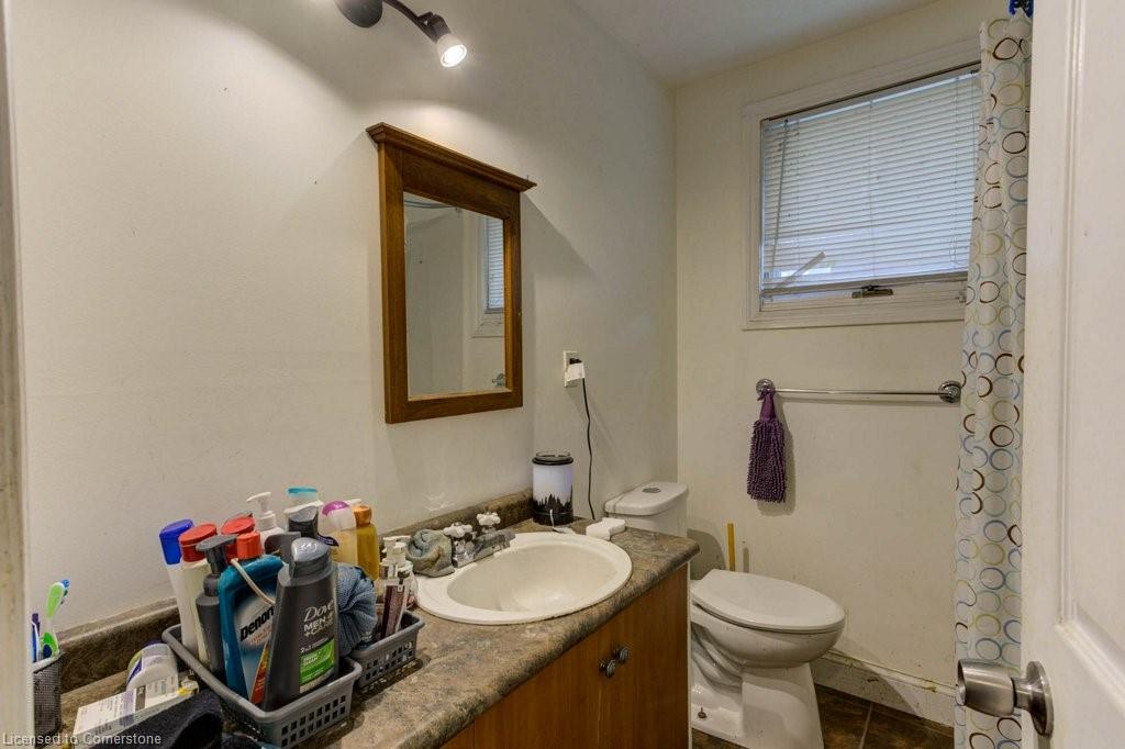 410 Queen Street S Property Photo 14