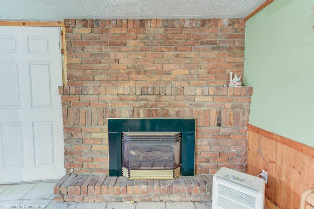 410 Queen Street S Property Photo 18
