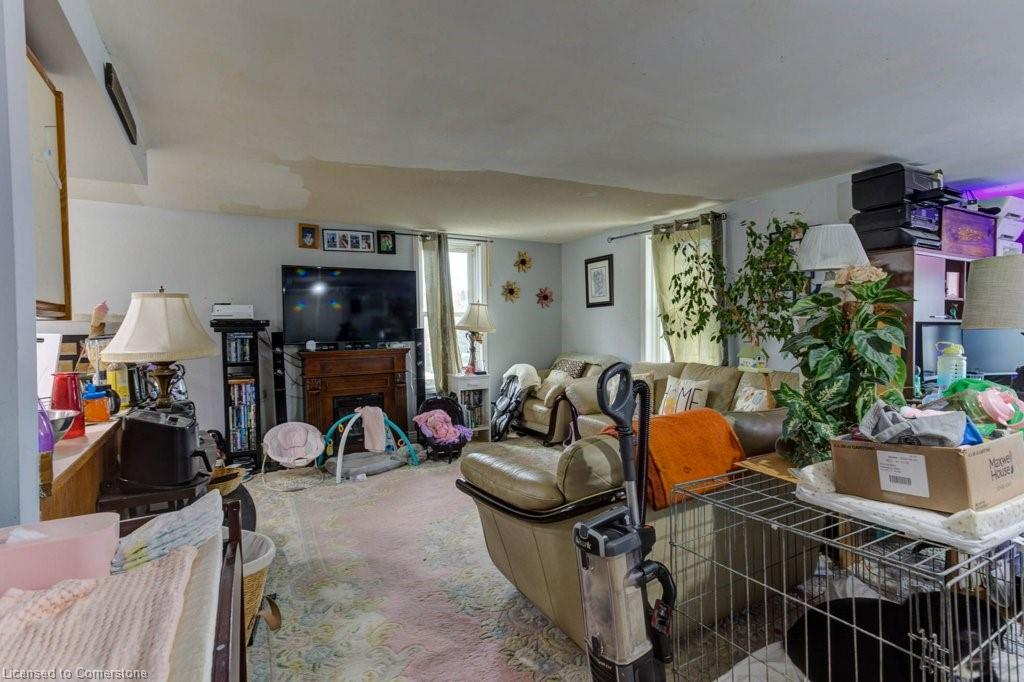 410 Queen Street S Property Photo 22