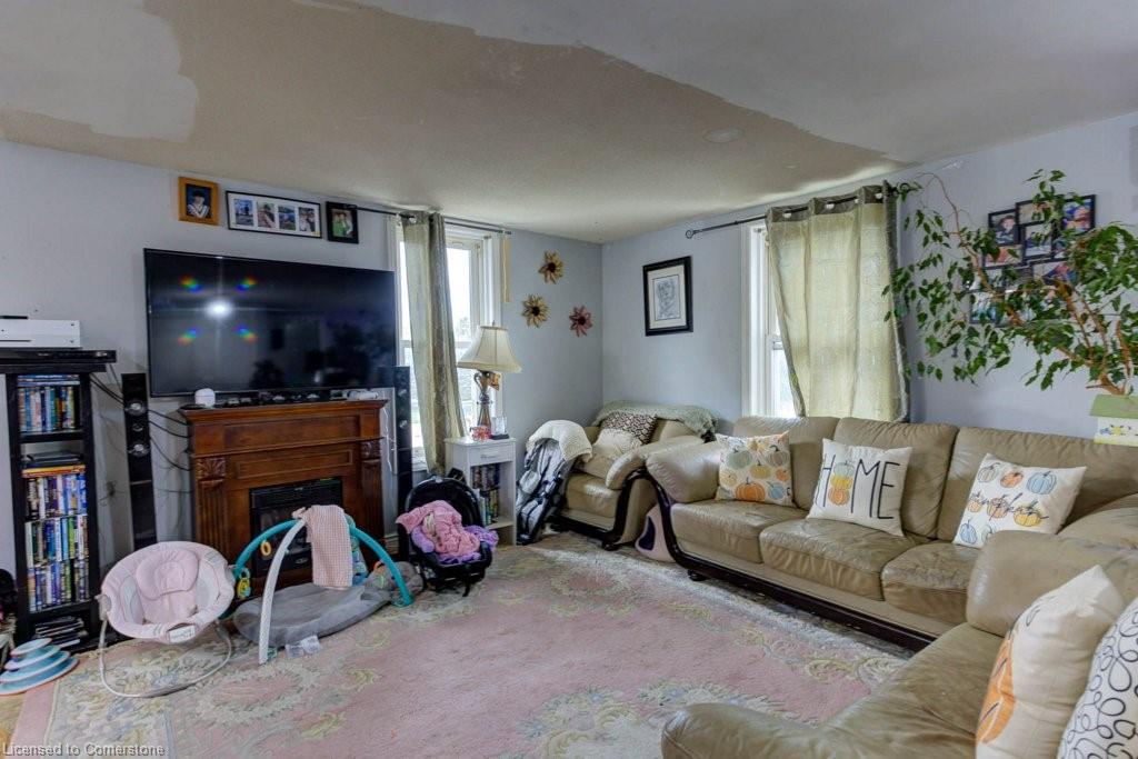 410 Queen Street S Property Photo 23