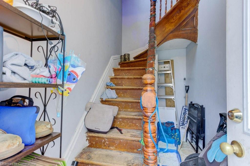 410 Queen Street S Property Photo 29
