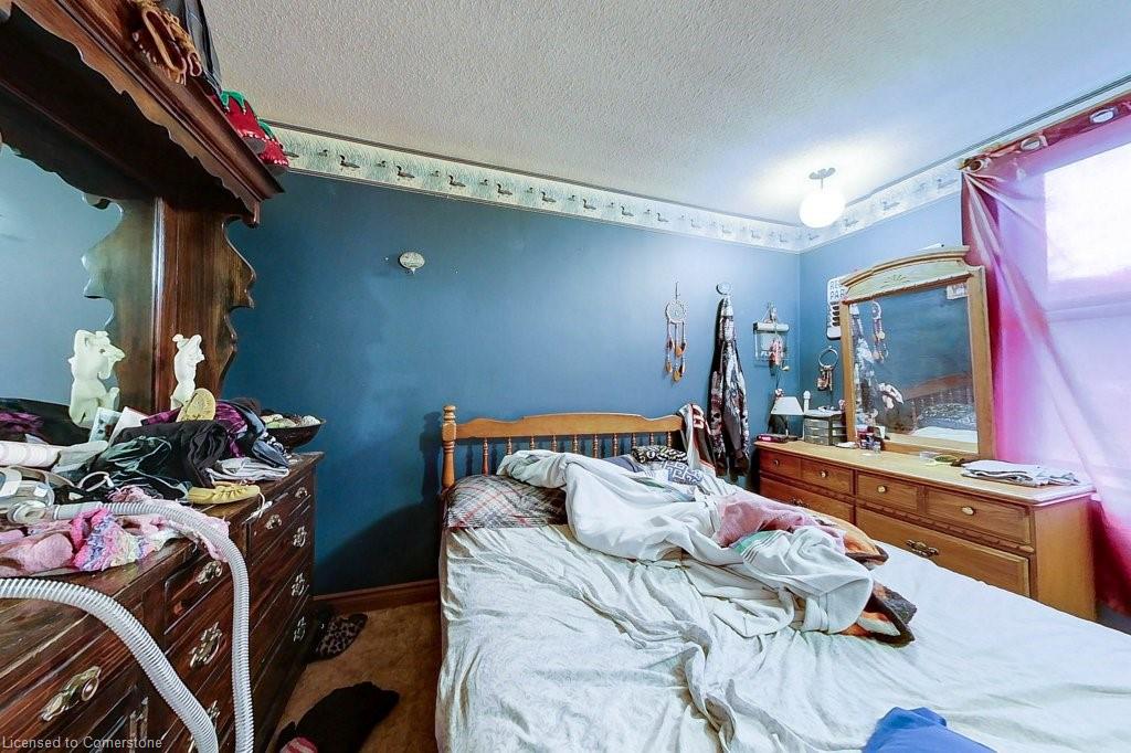 410 Queen Street S Property Photo 37