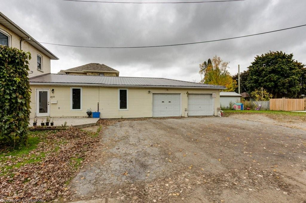 410 Queen Street S Property Photo 39