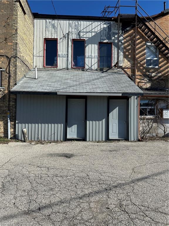 218 Main Street W Property Photo 12