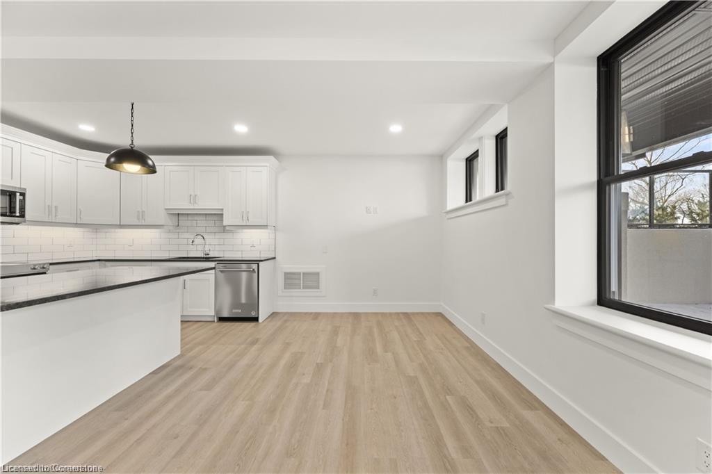 104-247 Brock Street Property Photo 13