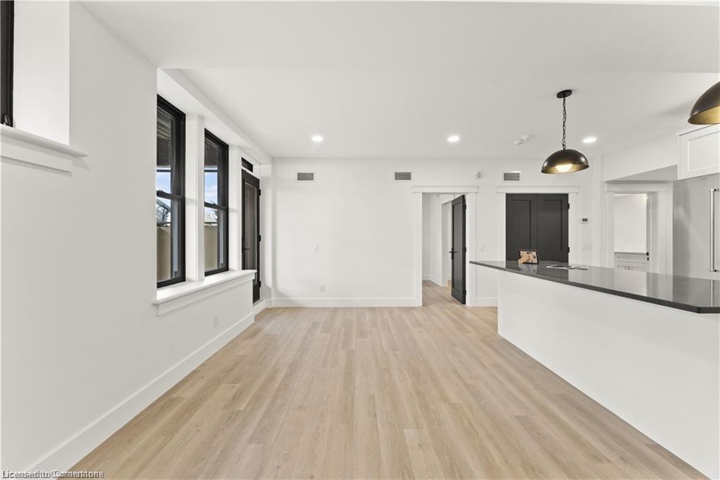 104-247 Brock Street Property Photo 14