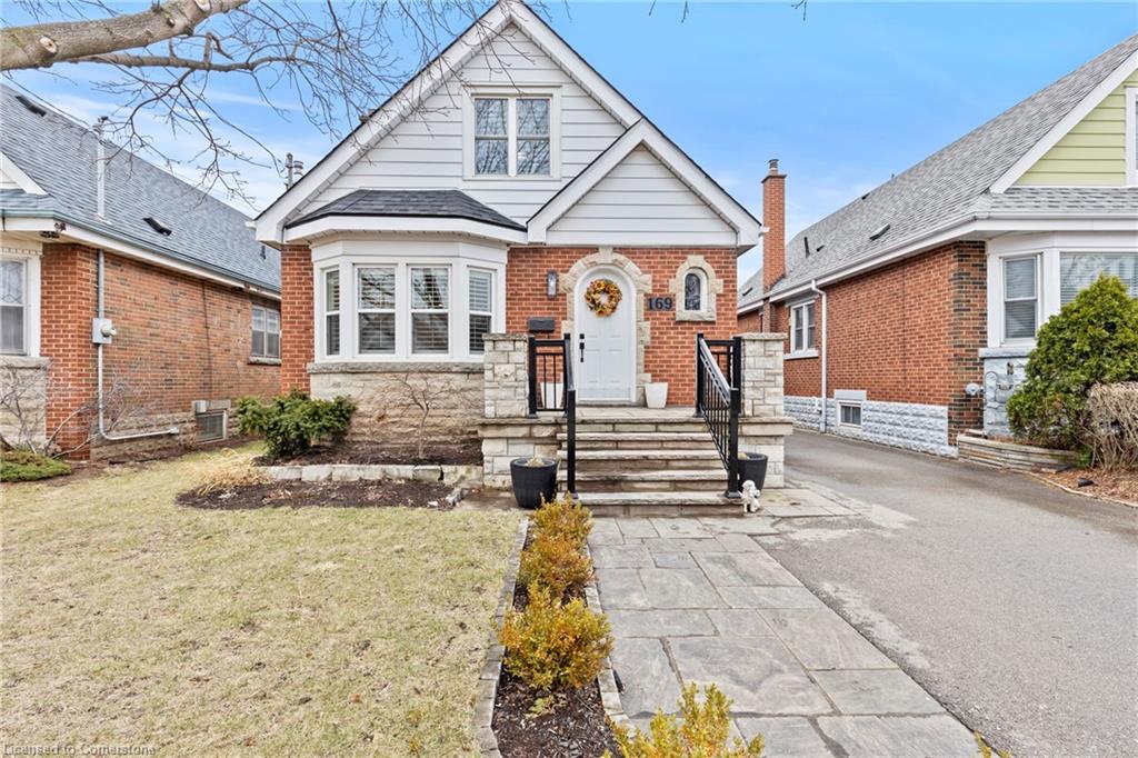 169 Huxley Avenue S Property Photo