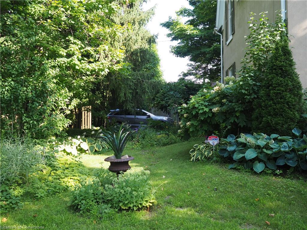 340 Dundas Street E Property Photo 46