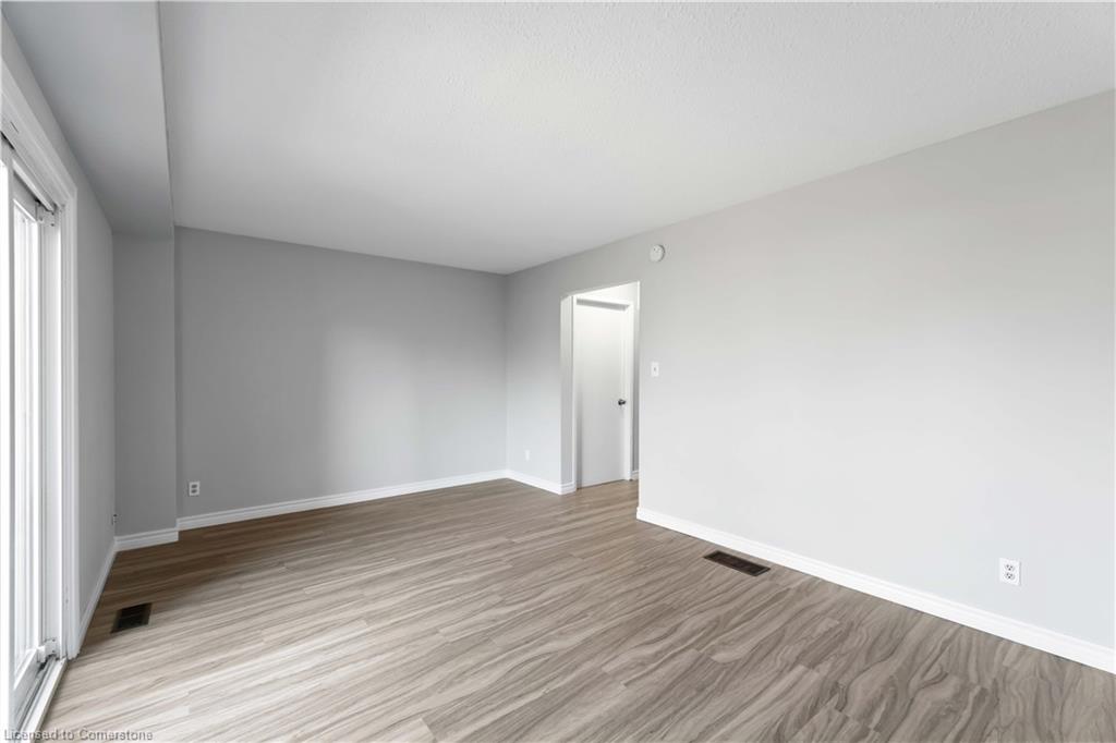 220-100 Brownleigh Avenue Property Photo 6