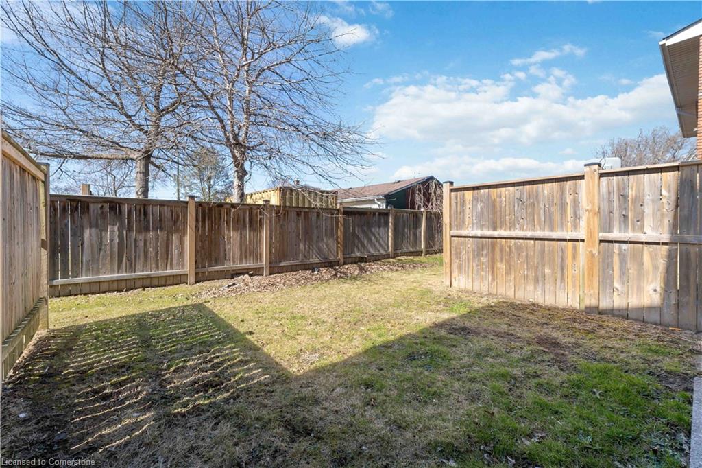 220-100 Brownleigh Avenue Property Photo 17