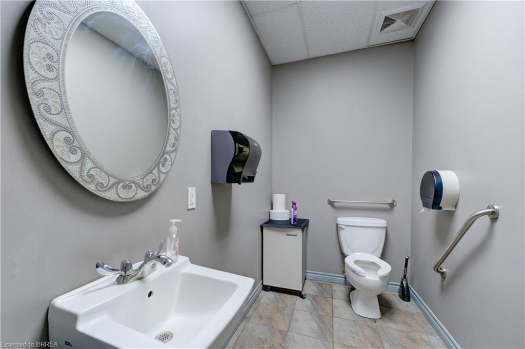 3-122 Middleton Street Property Photo 10