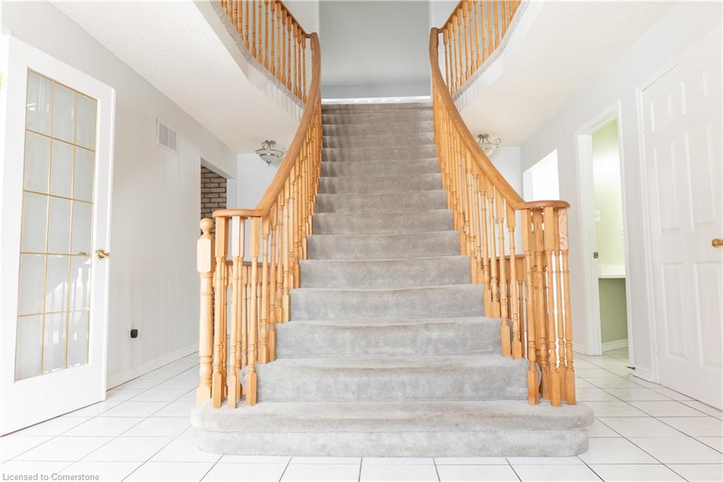 3050 Plum Tree Crescent Property Photo 2