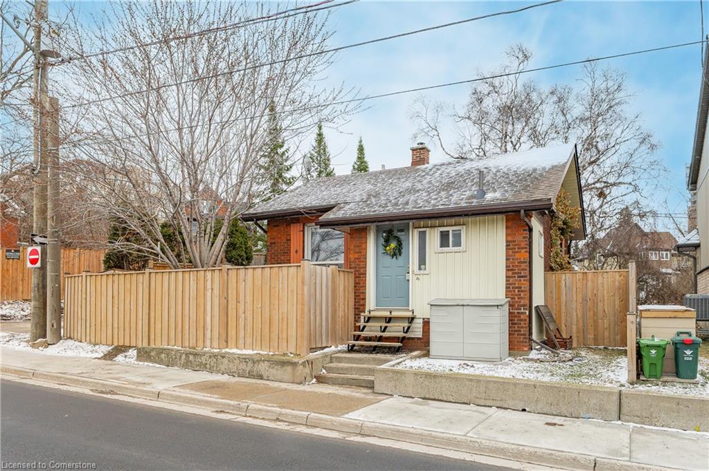 333 Victoria Street N Property Photo