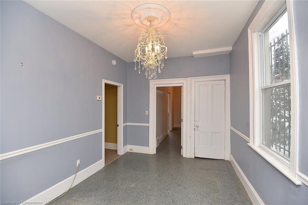 275 Main Street W Property Photo 4