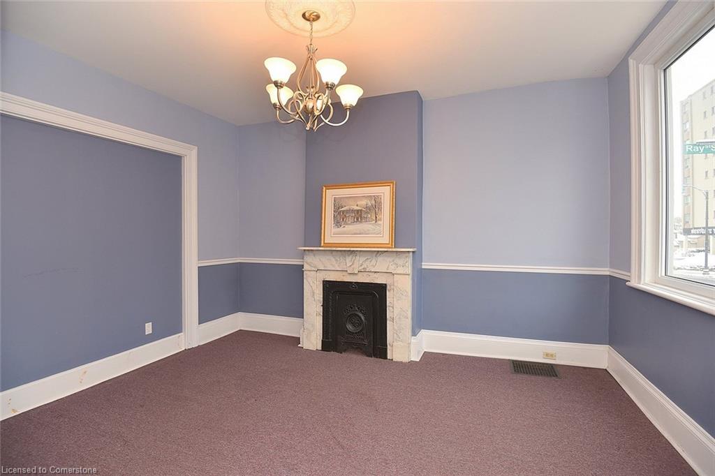275 Main Street W Property Photo 11