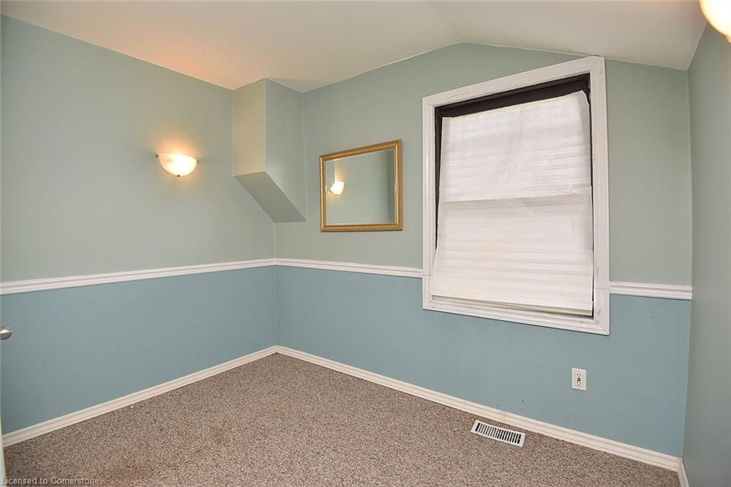 275 Main Street W Property Photo 13