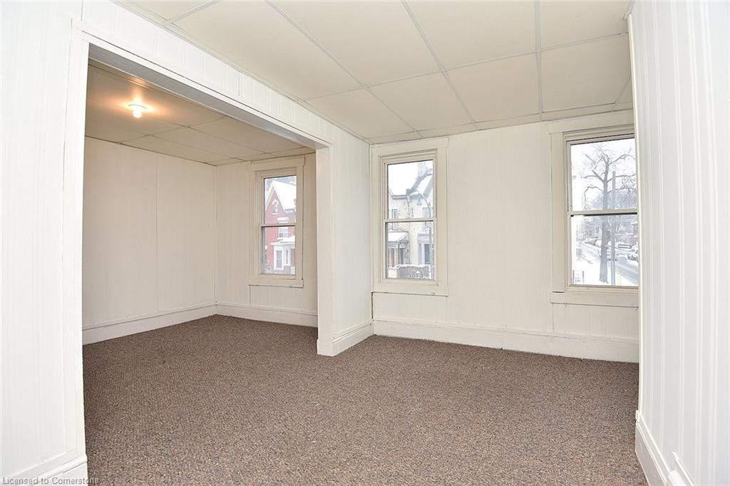 275 Main Street W Property Photo 16