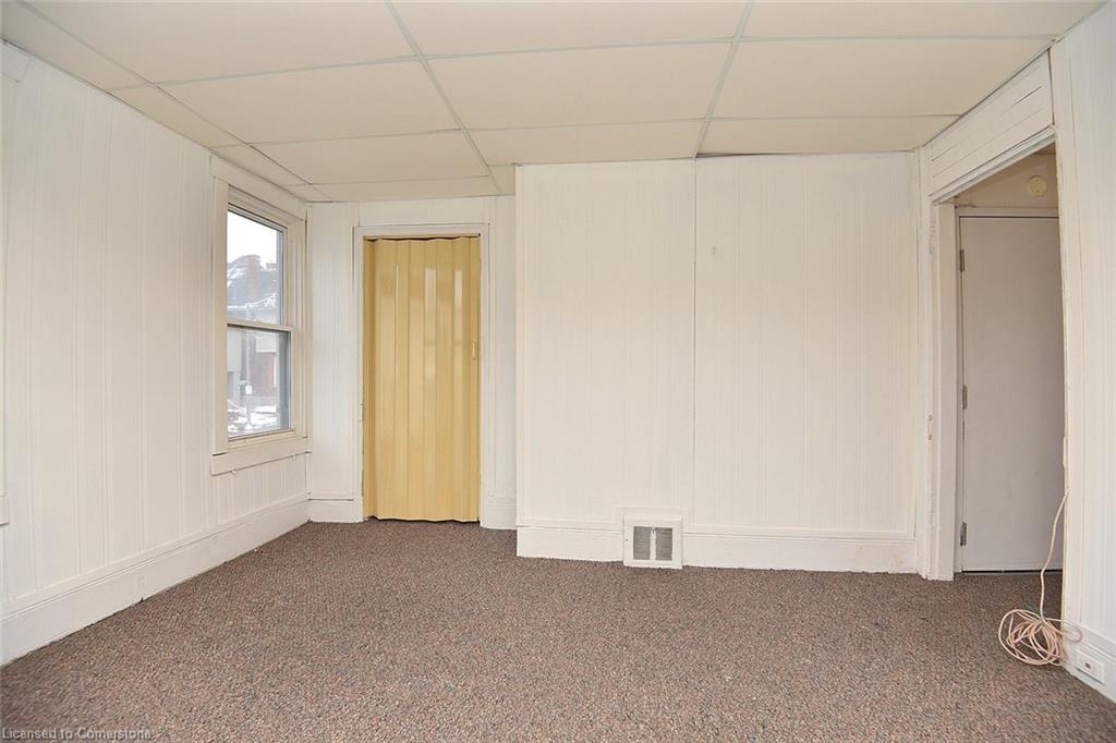 275 Main Street W Property Photo 17