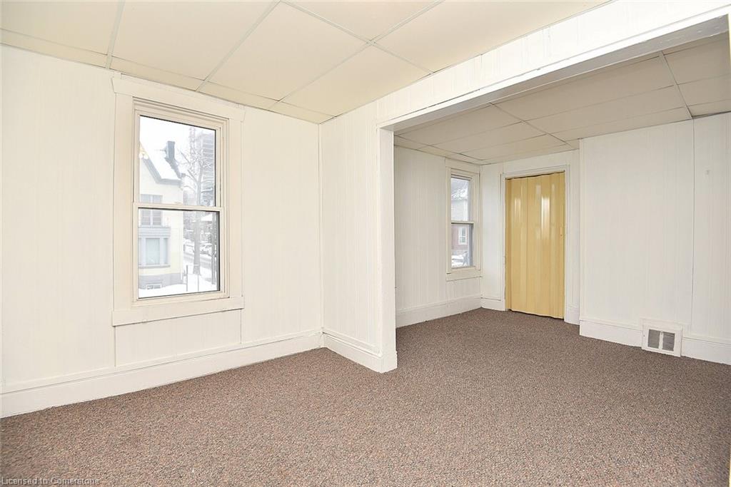 275 Main Street W Property Photo 20