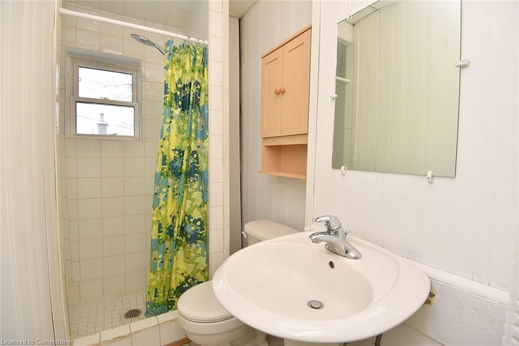 275 Main Street W Property Photo 22