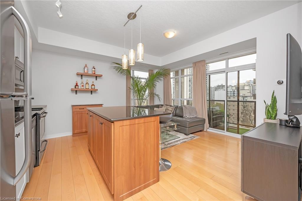 711-90 Charlton Avenue W Property Photo 4
