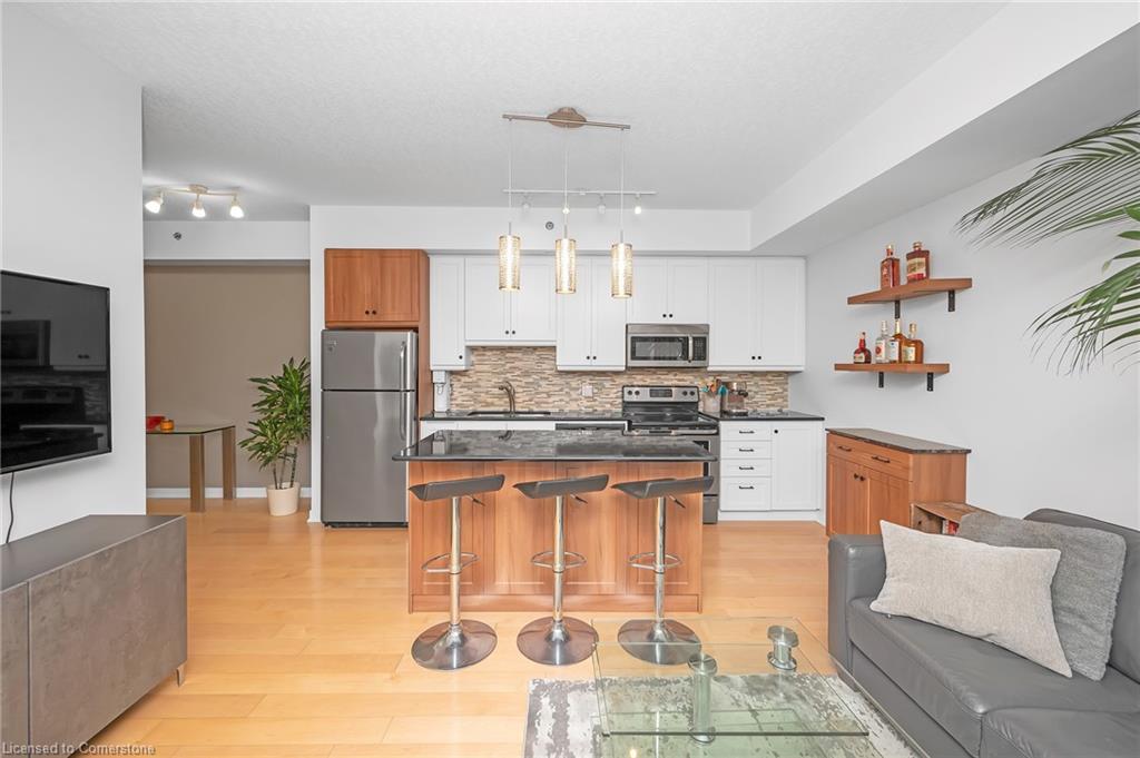 711-90 Charlton Avenue W Property Photo 7