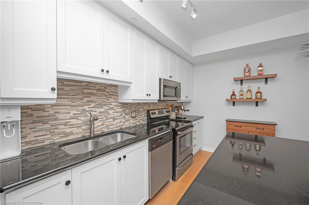 711-90 Charlton Avenue W Property Photo 10