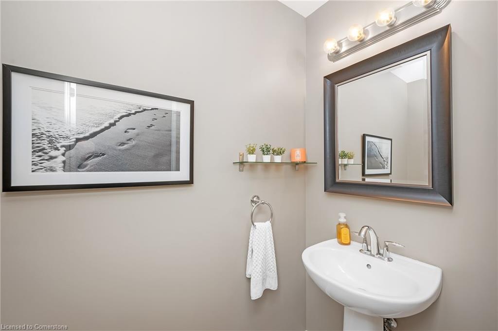 711-90 Charlton Avenue W Property Photo 18