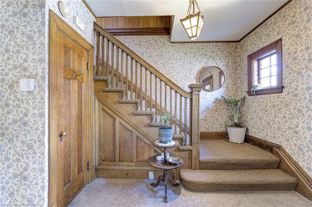 26 Fairleigh Avenue S Property Photo 2
